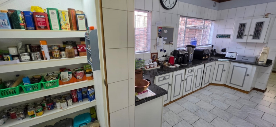 5 Bedroom Property for Sale in Wilkoppies North West